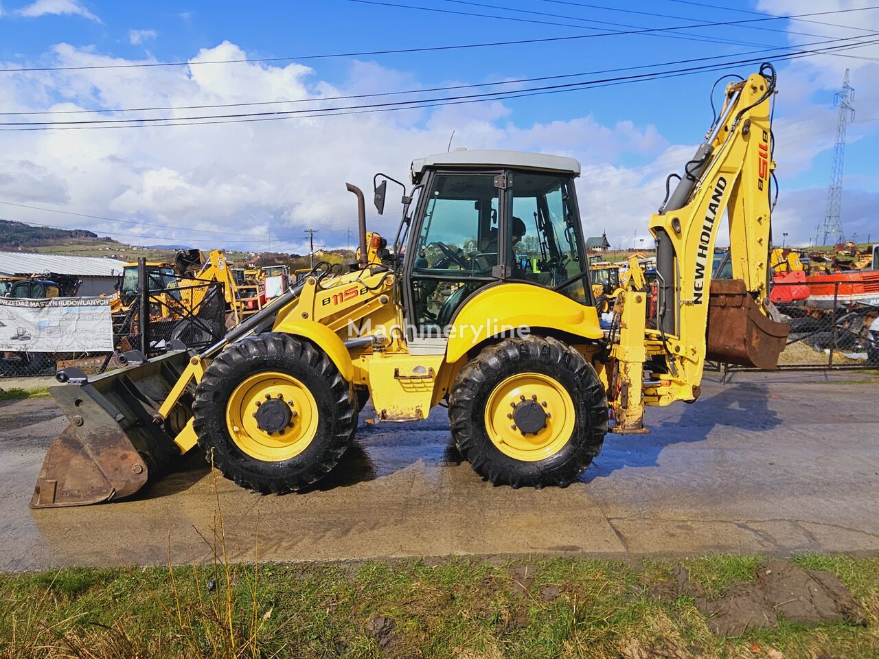 máy xúc đào liên hợp bánh lốp New Holland B115 B