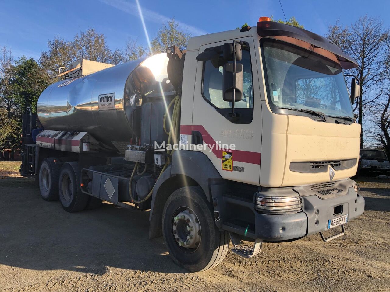 شاحنة تزفيت الطرق Renault 370DCI - Machineryline