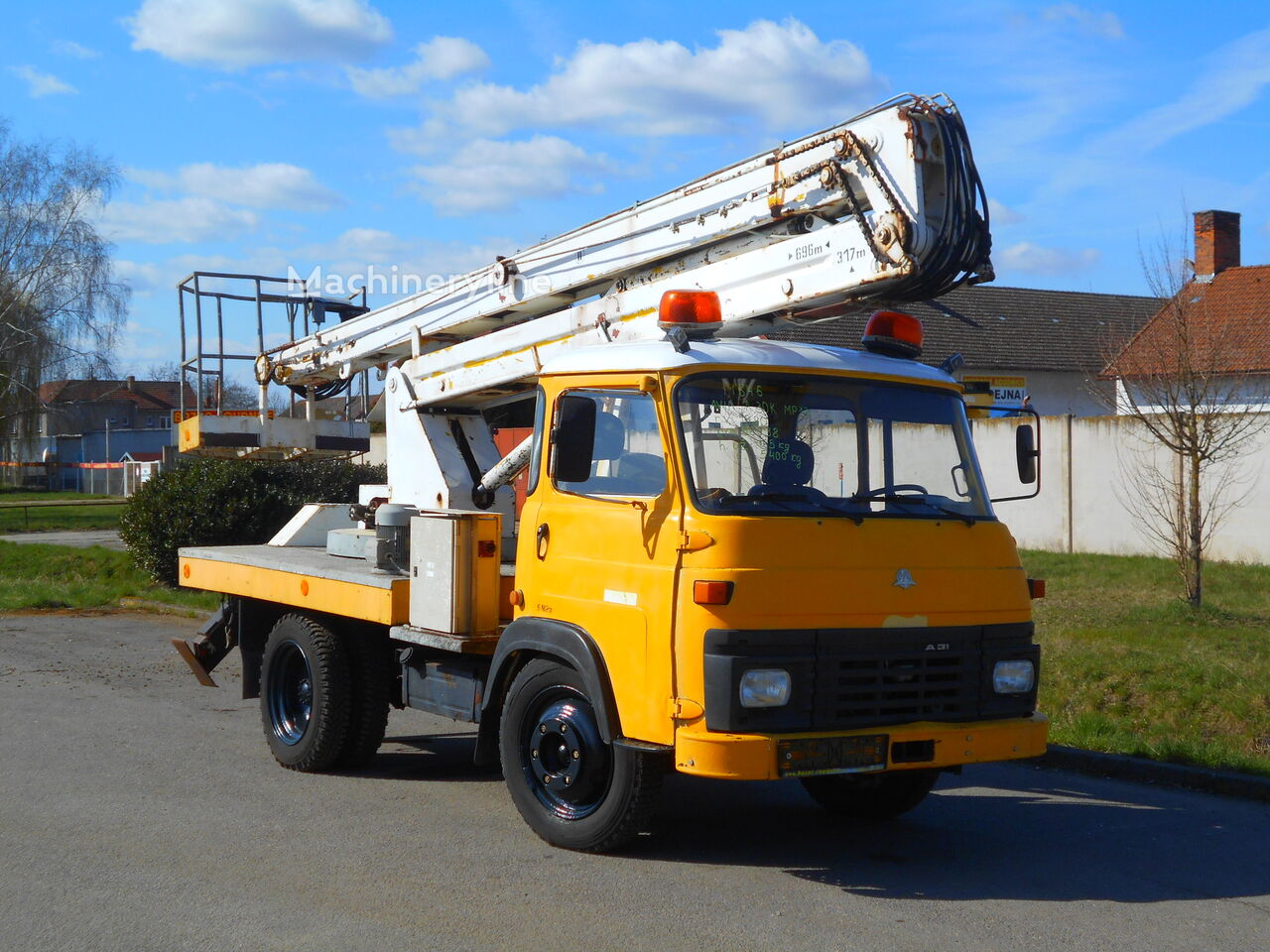 Camion nacelle Avia A30K - Machineryline