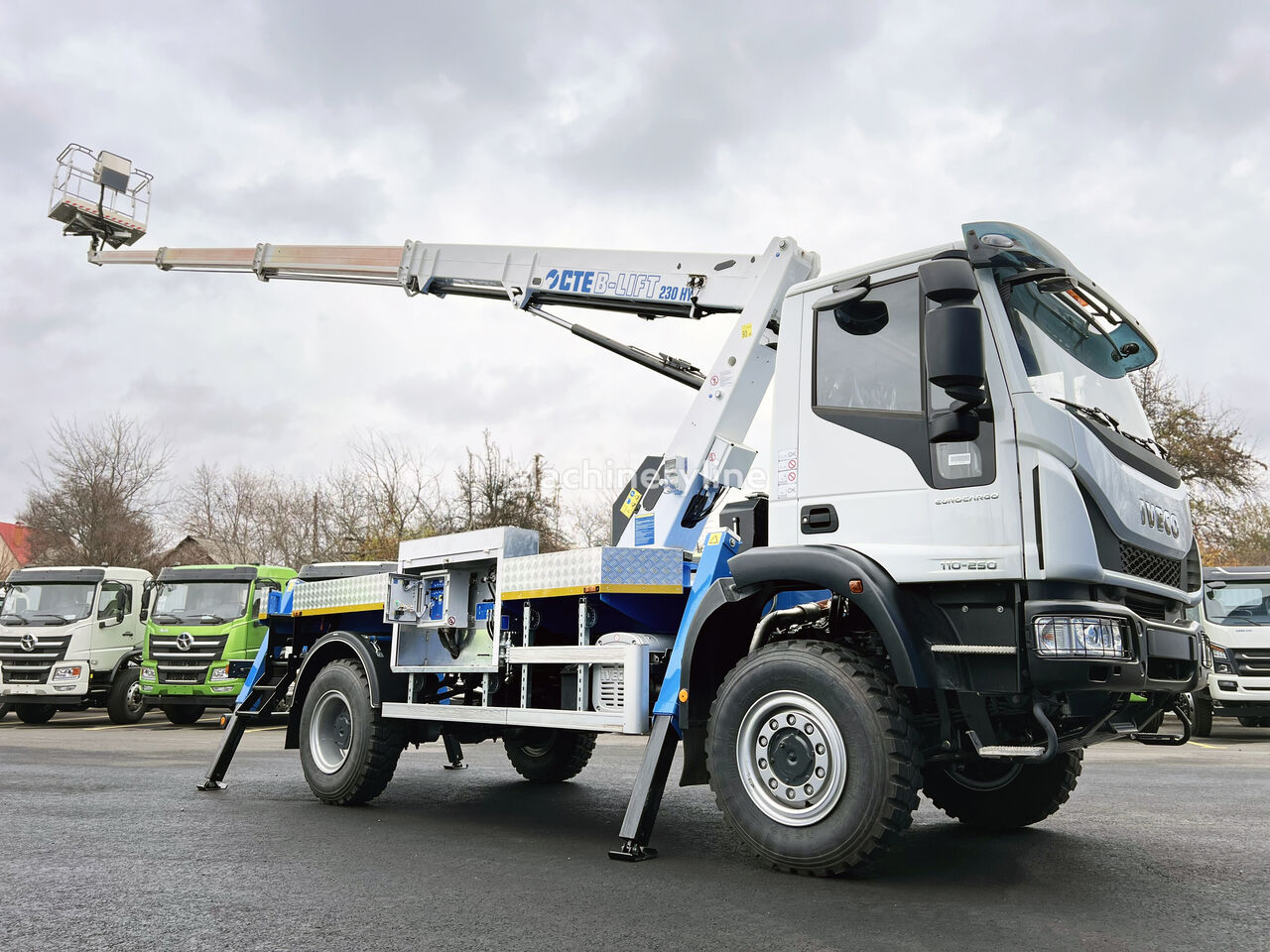 új CTE B-LIFT 230 na shassi IVECO Eurocargo ML110E25WS 4h4 kosaras autó