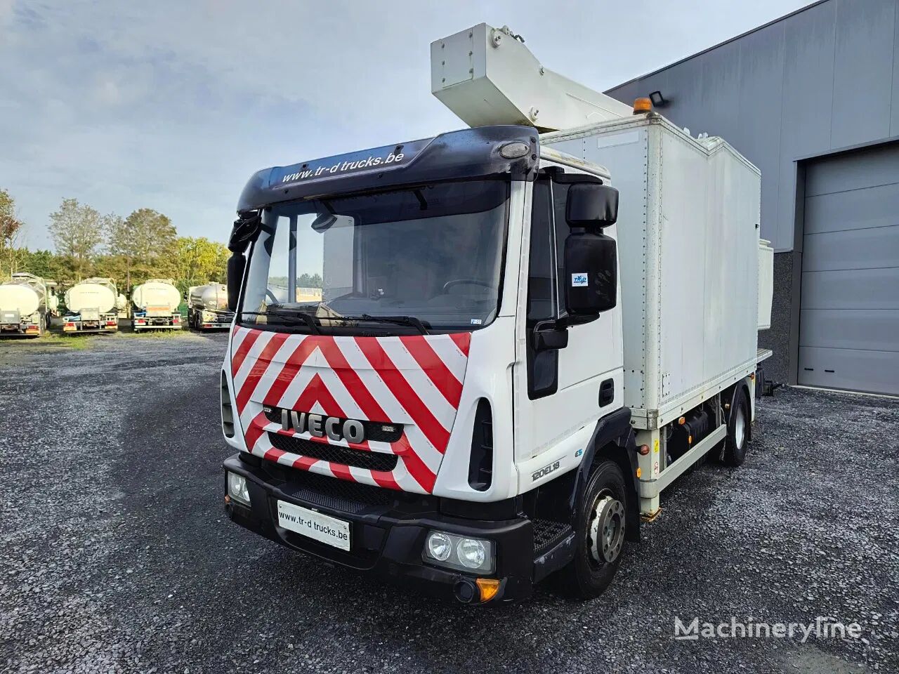 IVECO EuroCargo 120 E18 + COMET 151TAL (15 m) lift