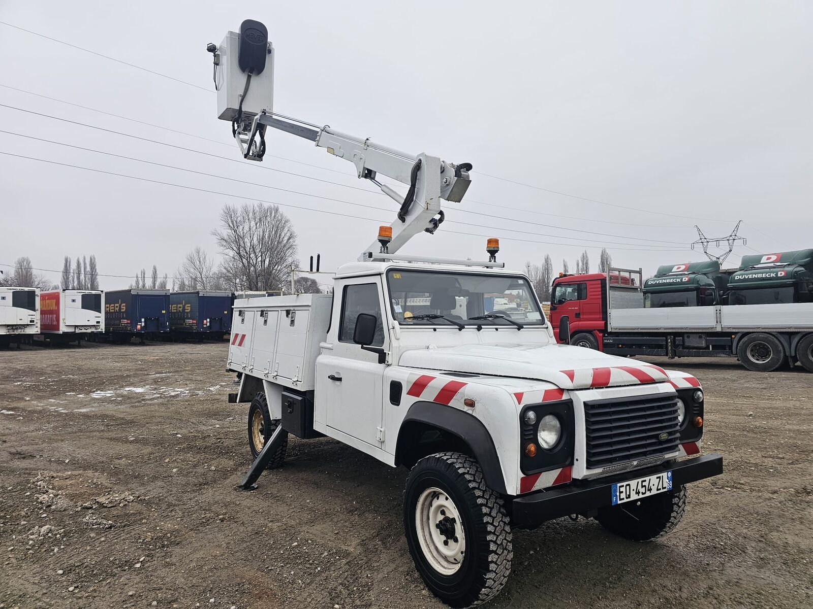 Land Rover Defender 120 4x4 - MOVEX Lifting Basket 10,5m bucket truck