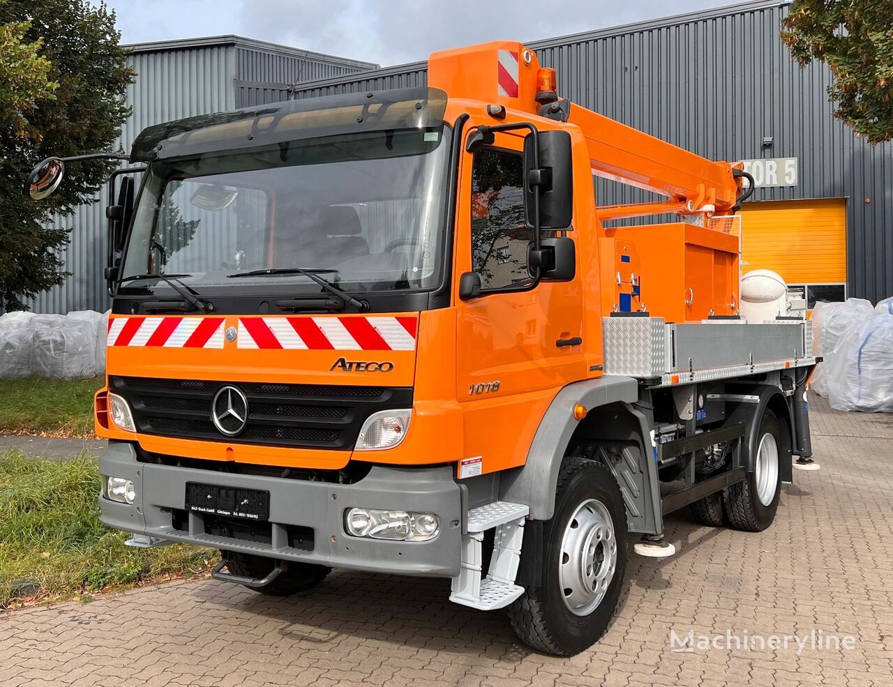 Mercedes-Benz Atego 1018 plataforma sobre camión