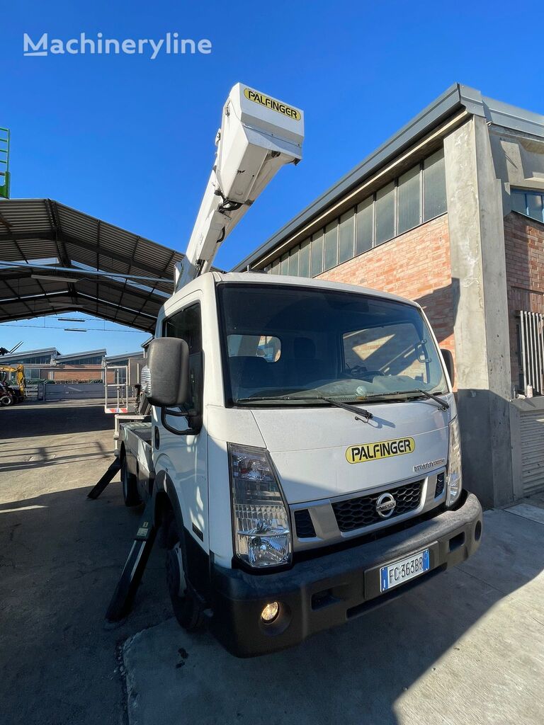 Nissan bucket truck