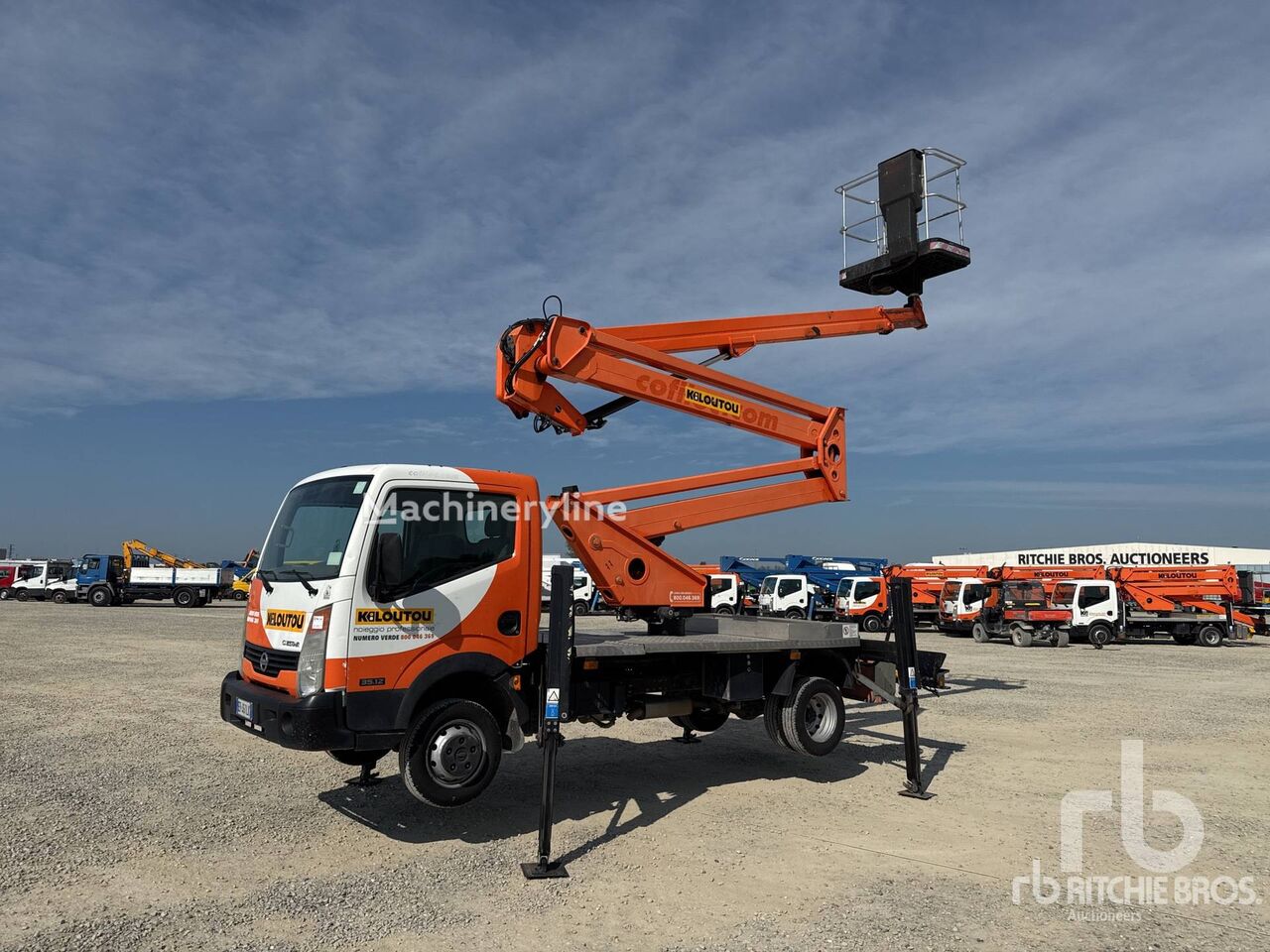 Nissan CABSTAR 35.12 2013 CTE Zed 20.2 H 20 m on plataforma sobre camión - Machineryline