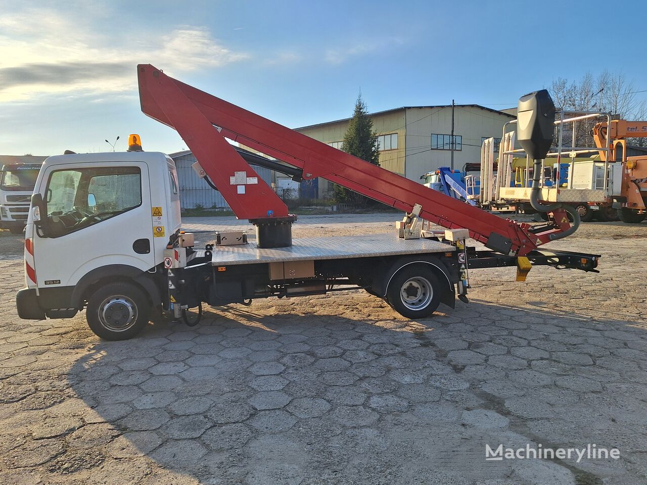 Nissan Cabstar 35.10 bucket truck