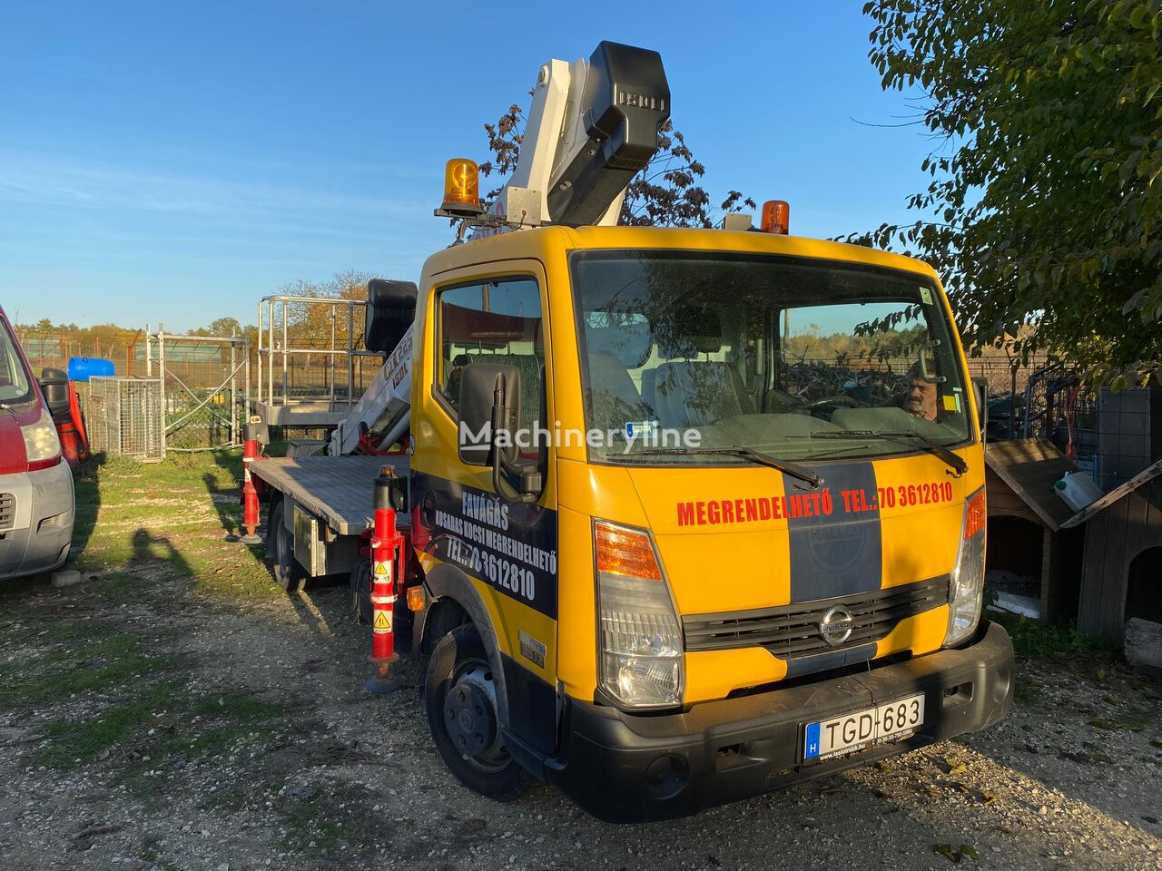 Nissan Cabstar 35.12 plataforma sobre camión - Machineryline