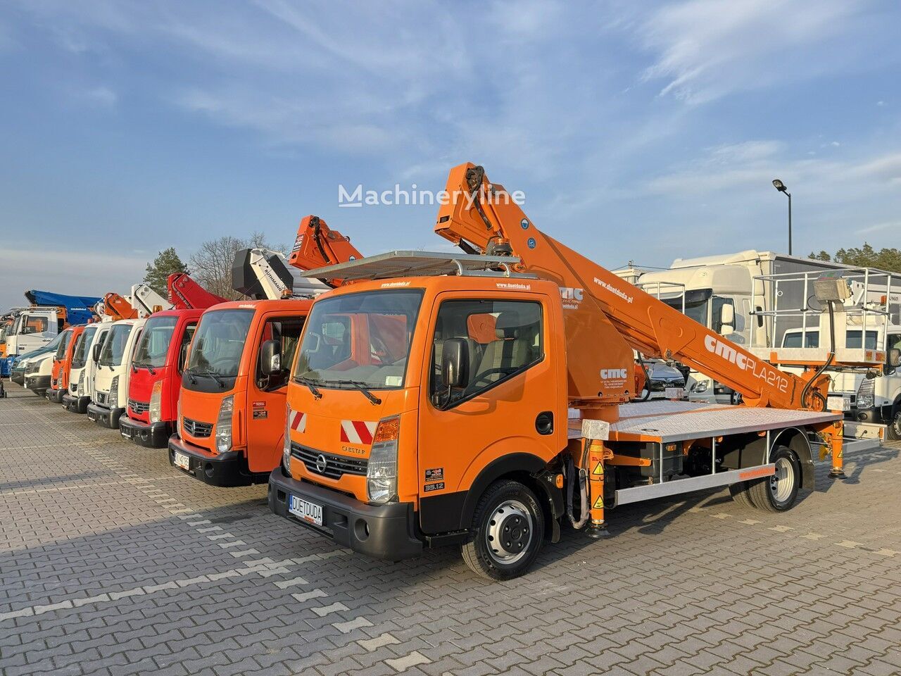 Nissan Cabstar 35.12 plataforma sobre camión