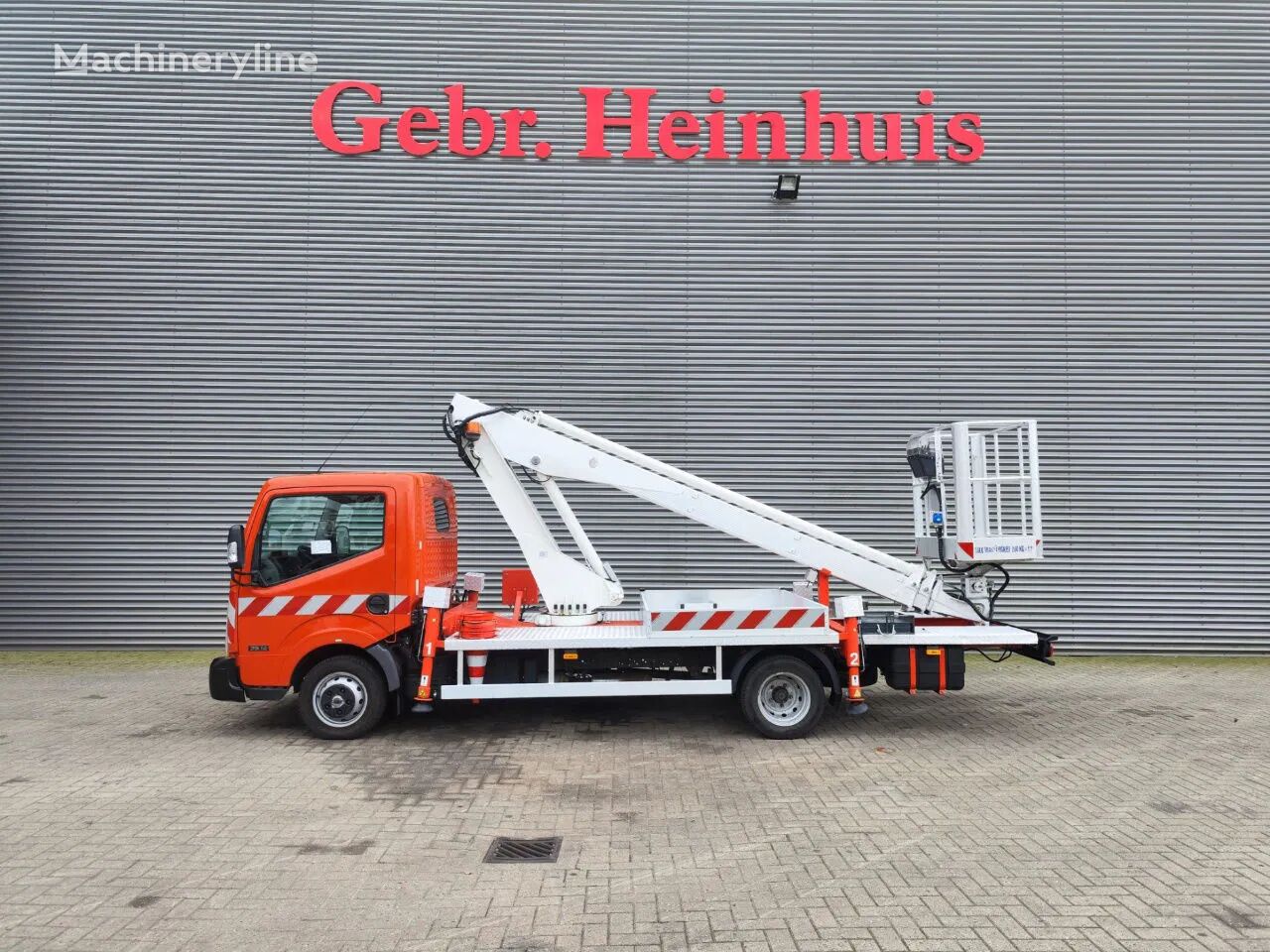 Nissan Cabstar 35.12 NT400 autohoogwerker