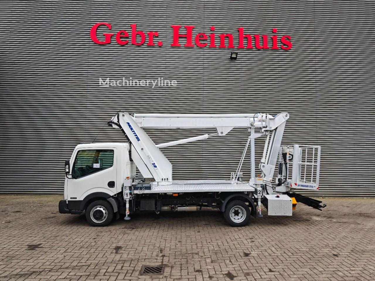 رافعة السلة التلسكوبية Nissan Cabstar 35.12 NT400 Multitel MJ201 - Machineryline