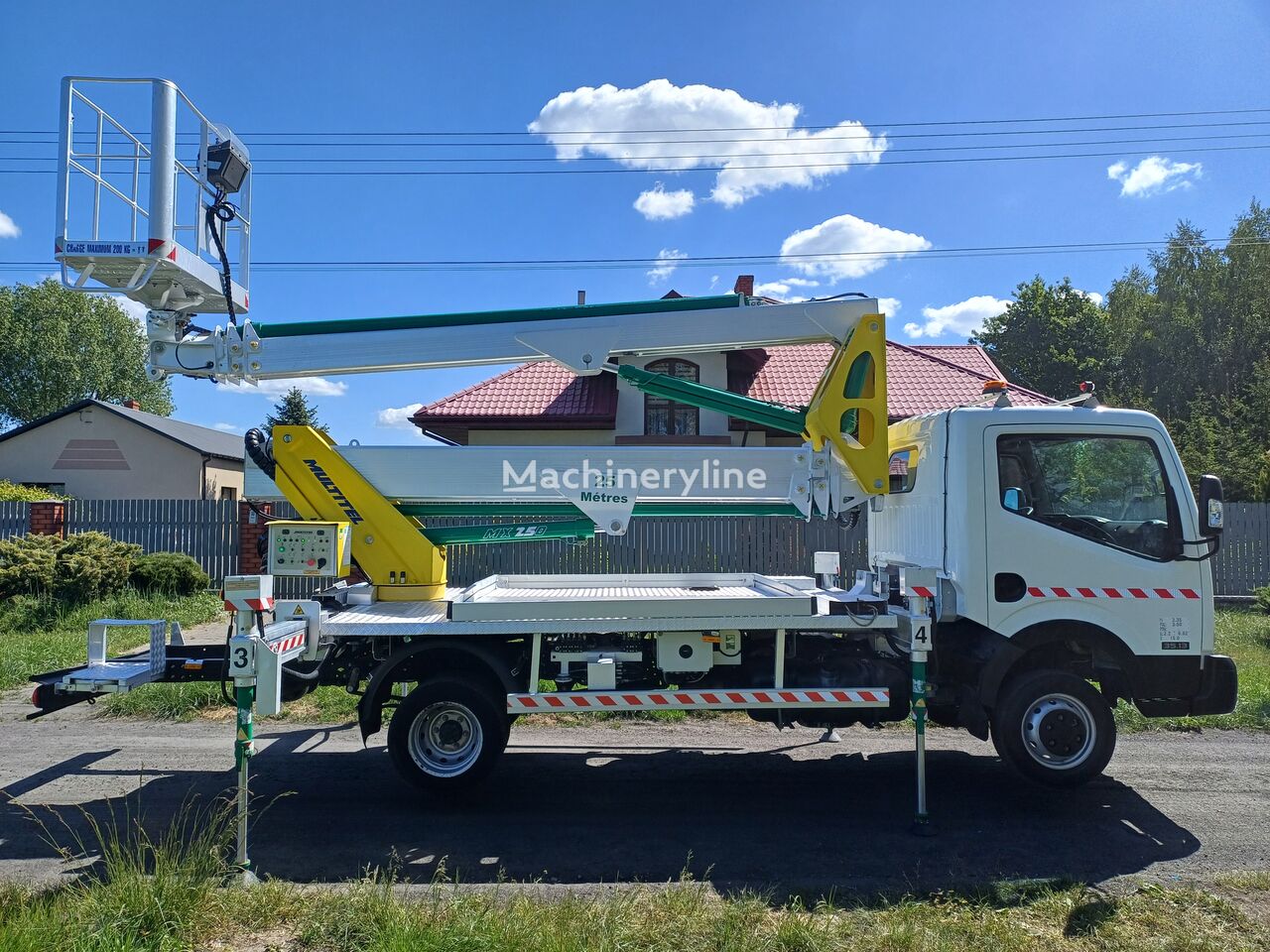 Nissan Cabstar NT400 plataforma sobre camión