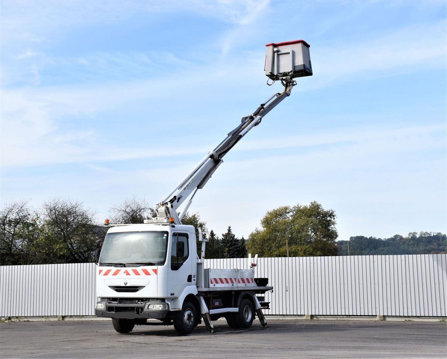 Renault MIDLUM 180 DCI Arbeitsbühne-LKW