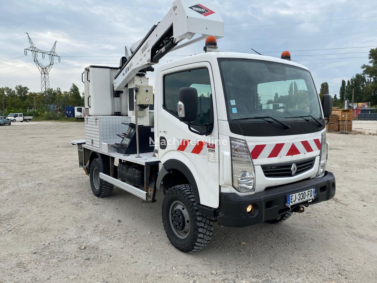 Renault Maxity bucket truck