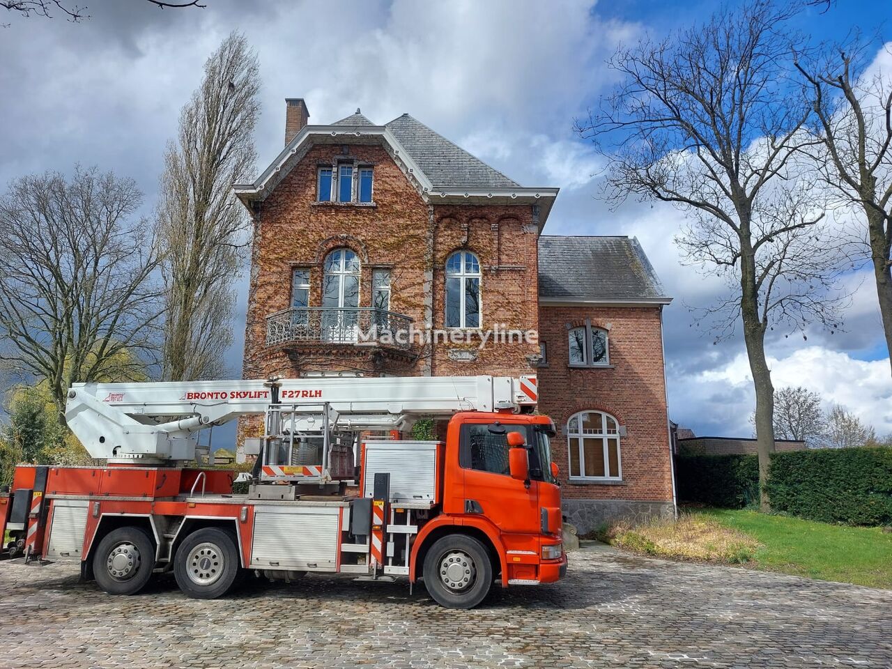 رافعة السلة التلسكوبية Scania Bronto