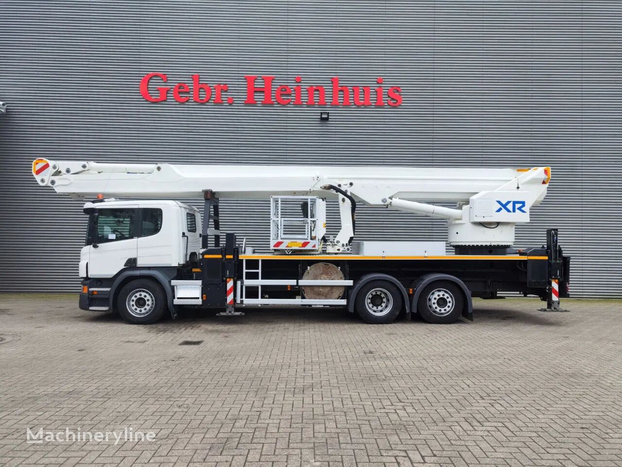 Scania P360 bucket truck