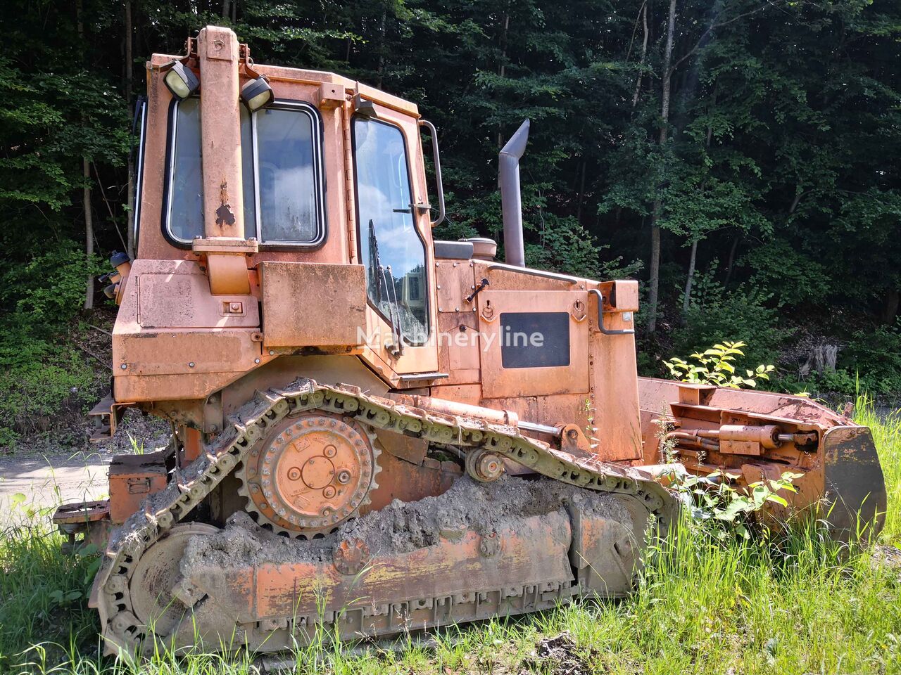 CAT D4H bulldozer