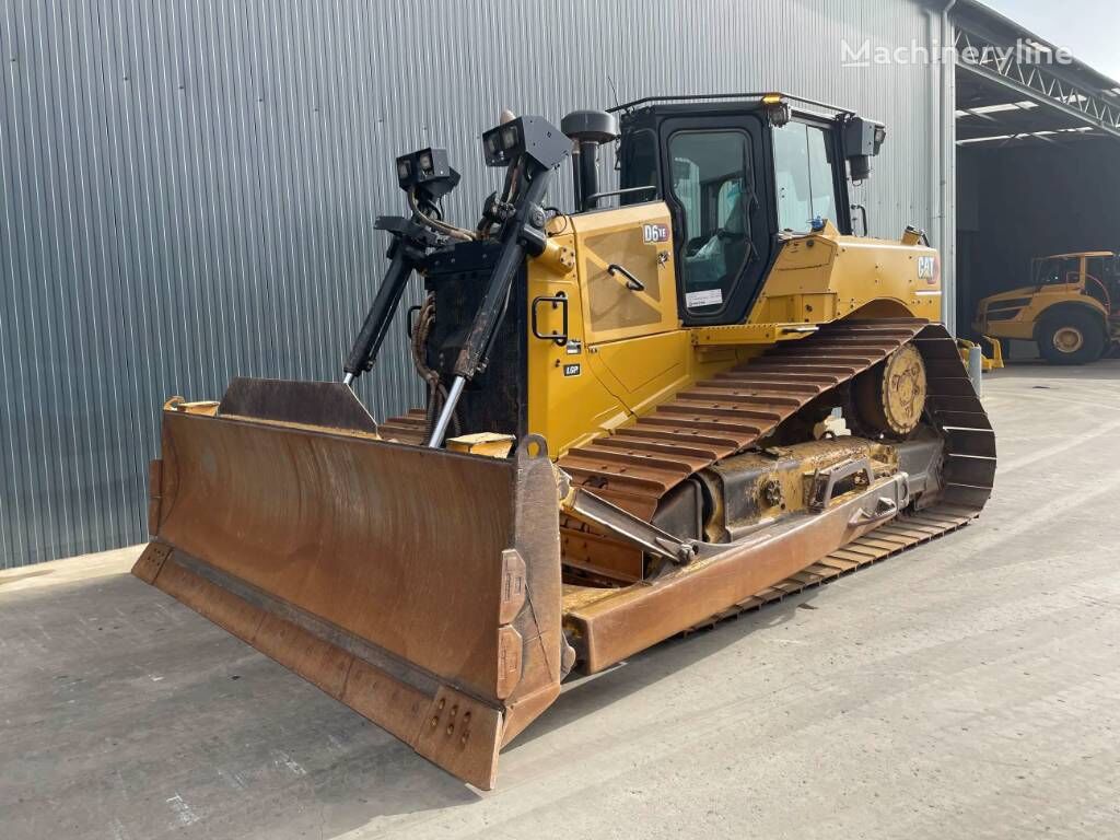 CAT D6 XE LGP bulldozer