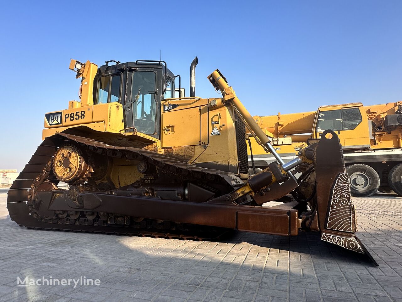 بلدوزر CAT D6T