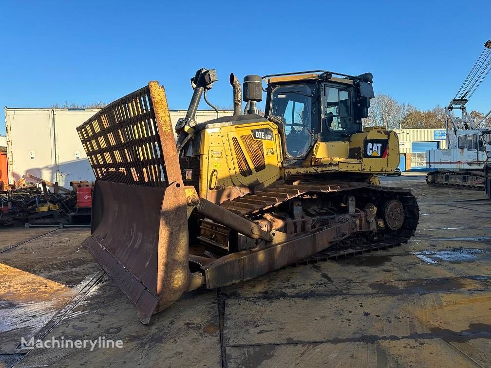 bulldozer Caterpillar CAT D7E