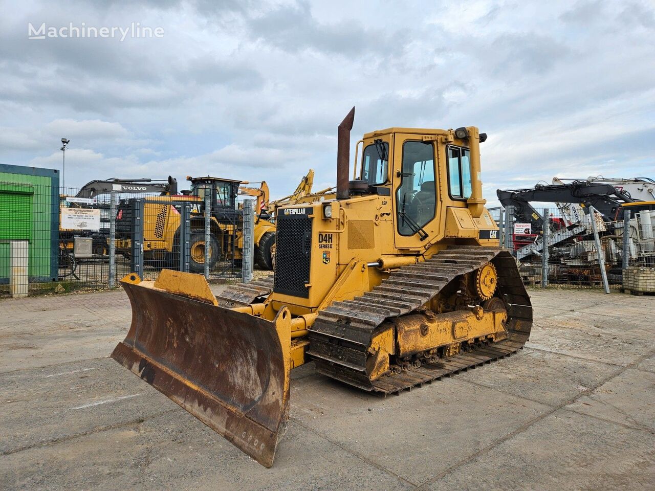 Caterpillar D 4 H  bulldozer