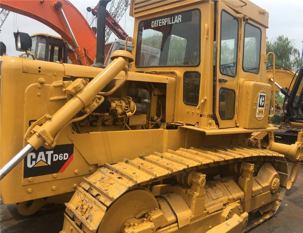 Caterpillar D 6 D puskutraktori