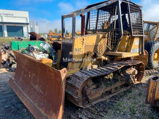 bulldozer Caterpillar D4C per elementi