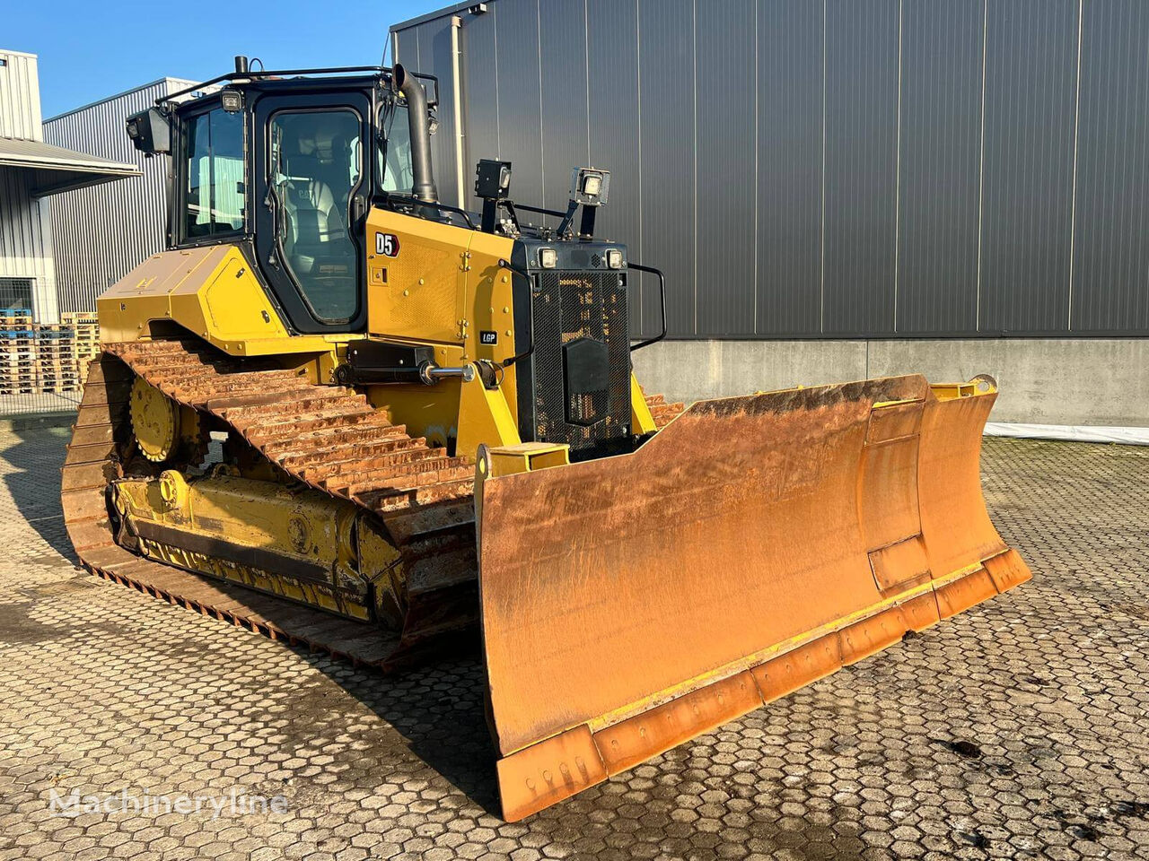 Caterpillar D5 LGP bulldozer