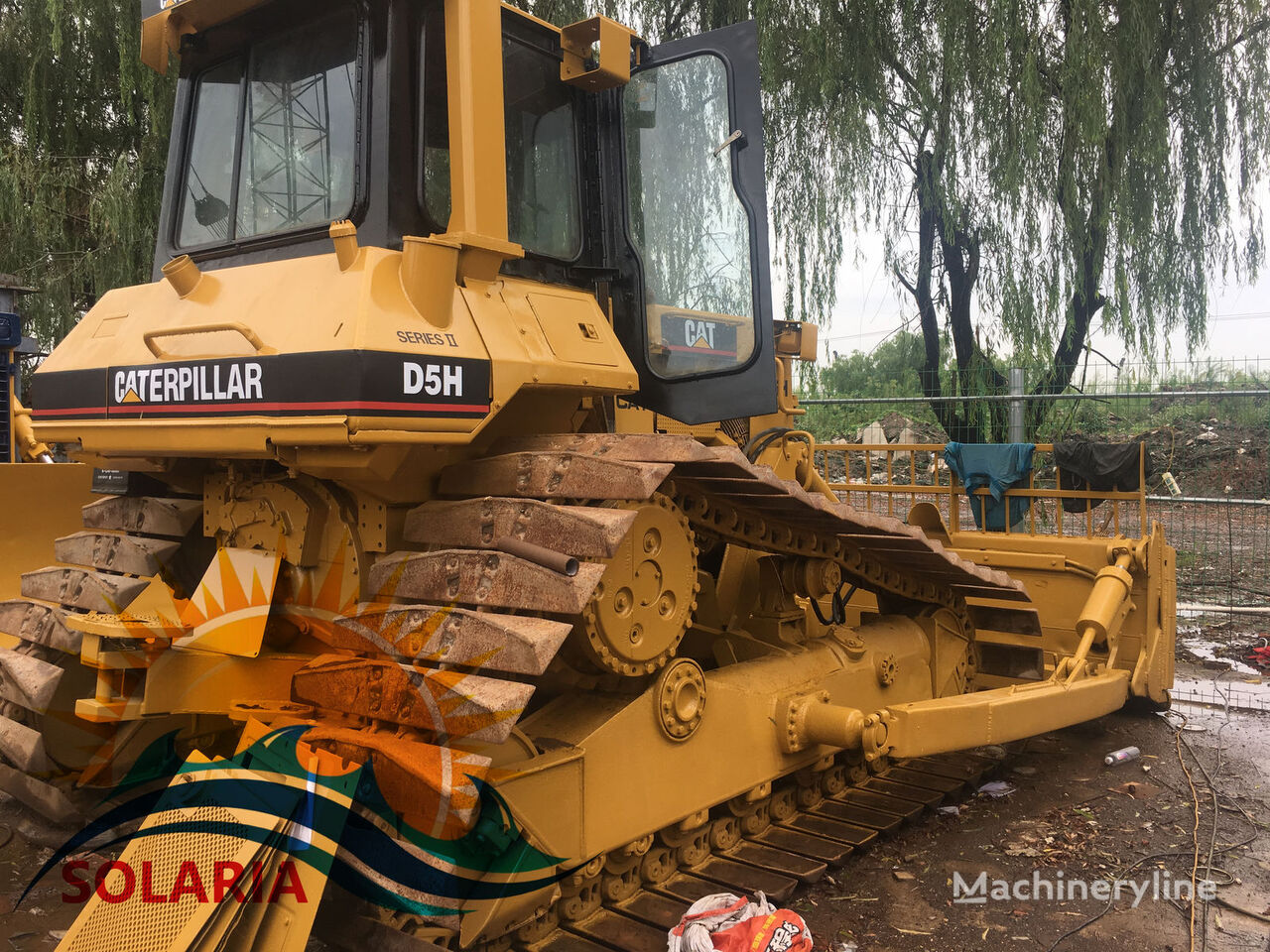 Caterpillar D5H bulldozer