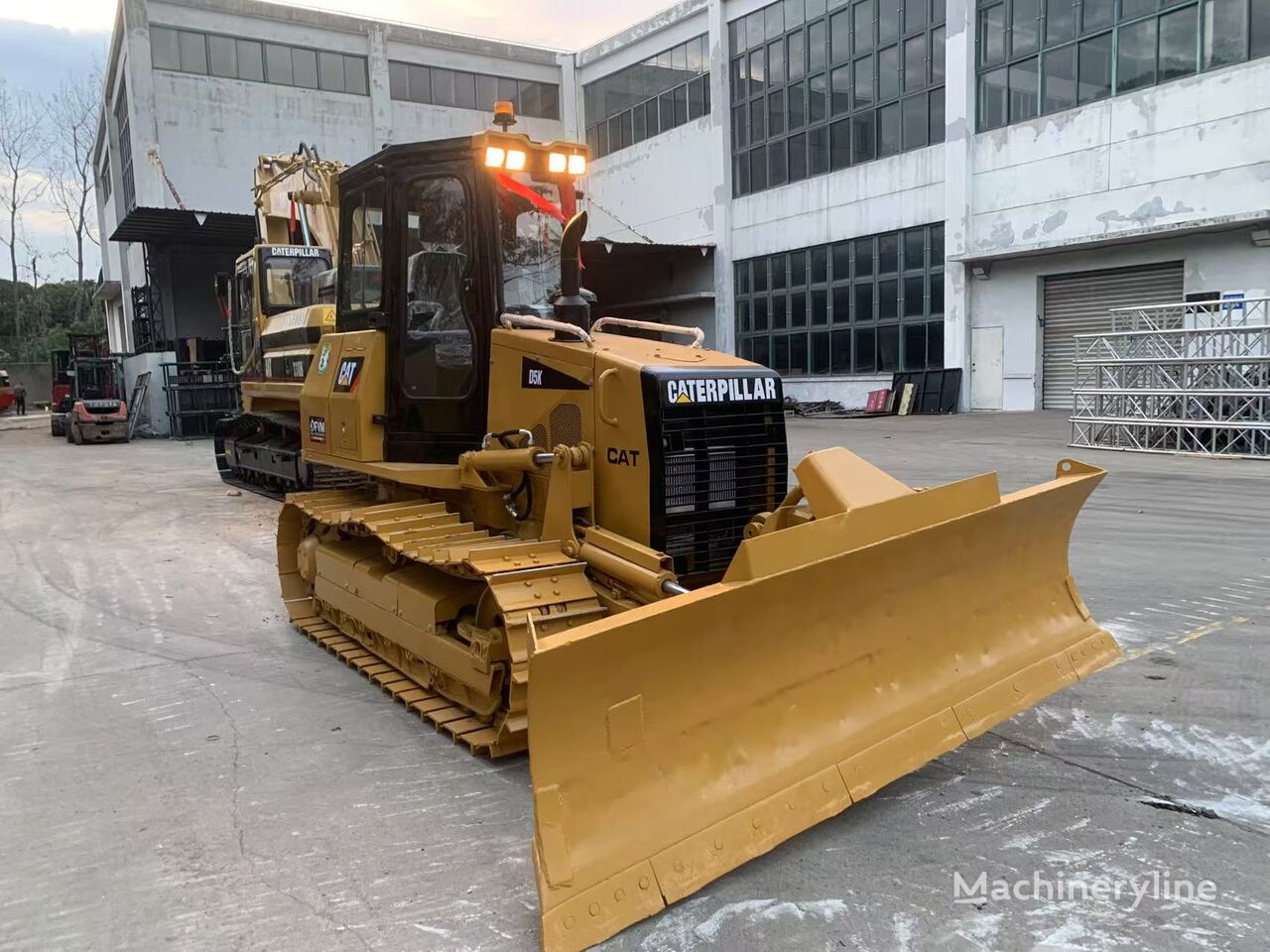 Caterpillar D5K bulldozer