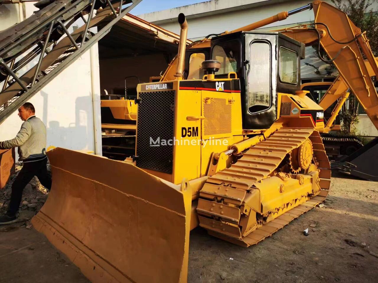 Caterpillar D5M bulldozer