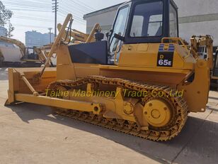 Caterpillar D65E bulldozer