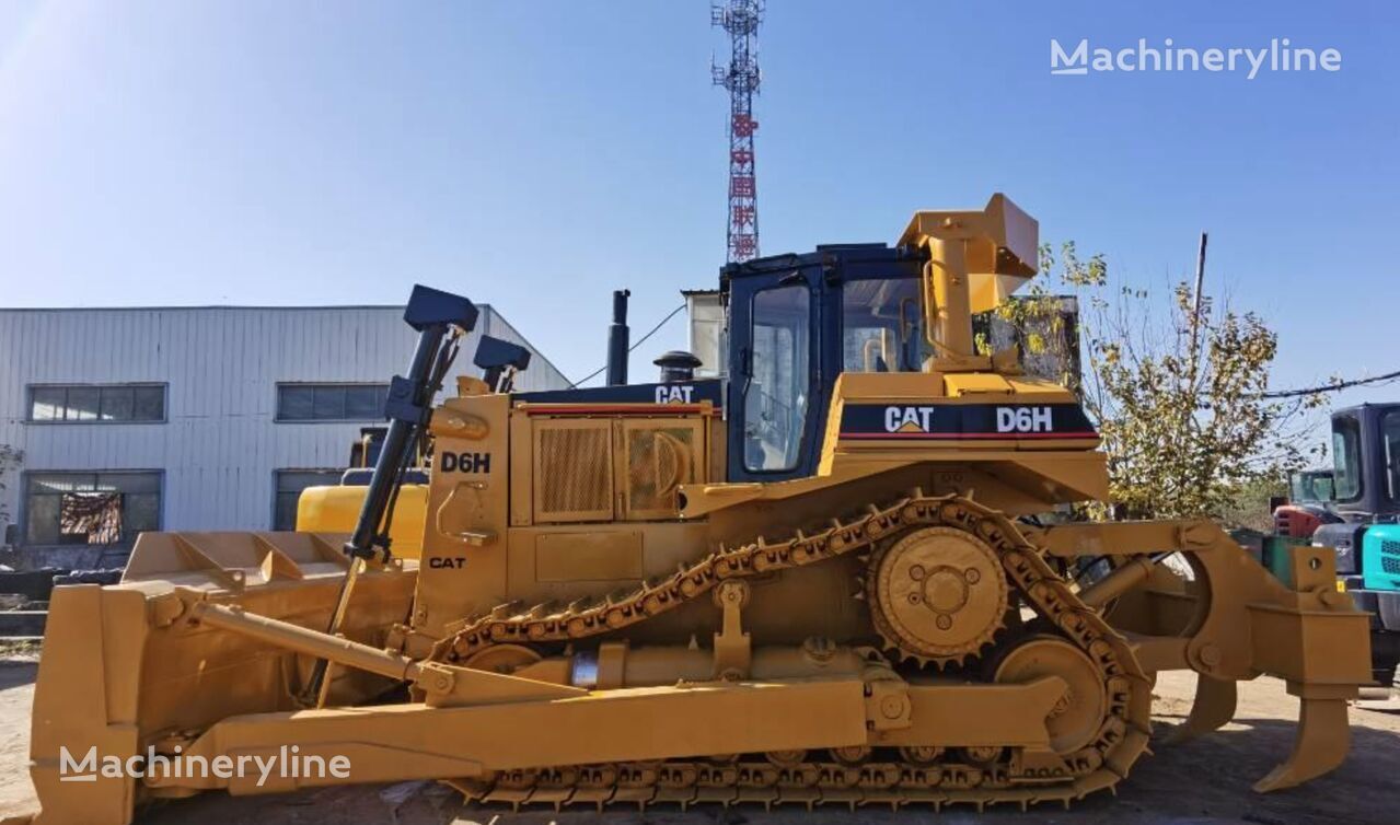 Caterpillar D6H bulldozer