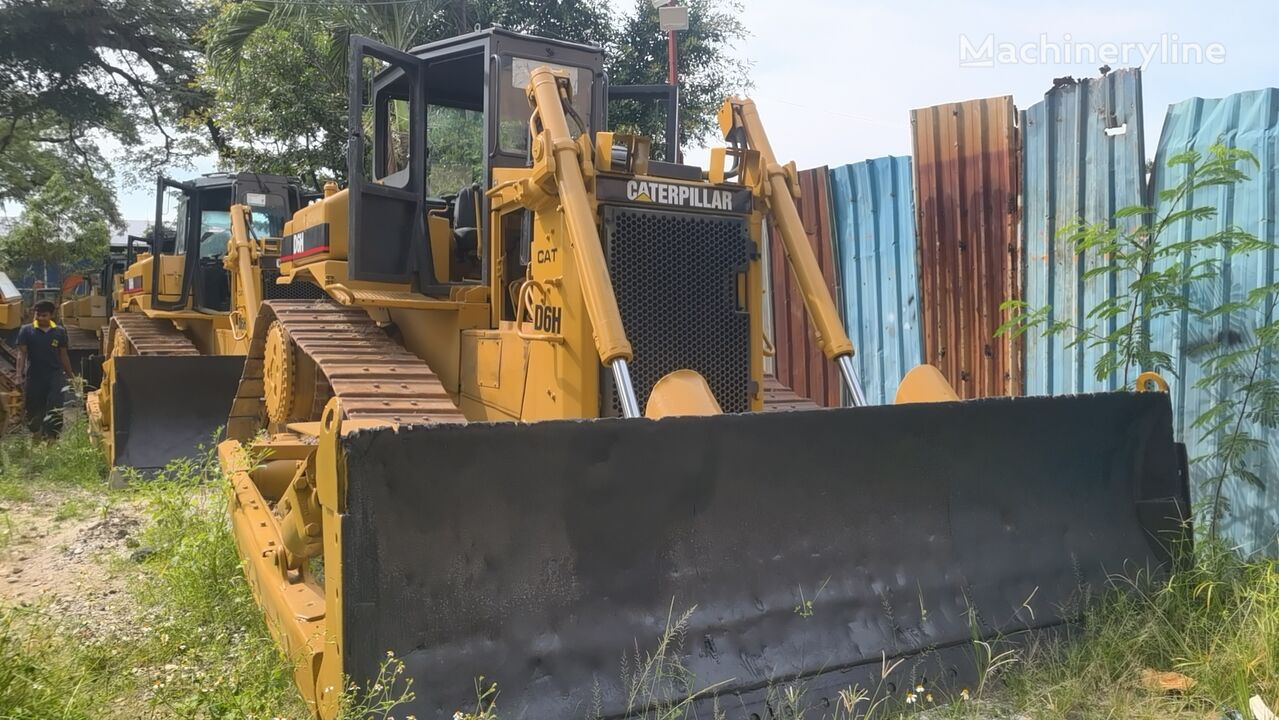 Caterpillar D6H bulldozer