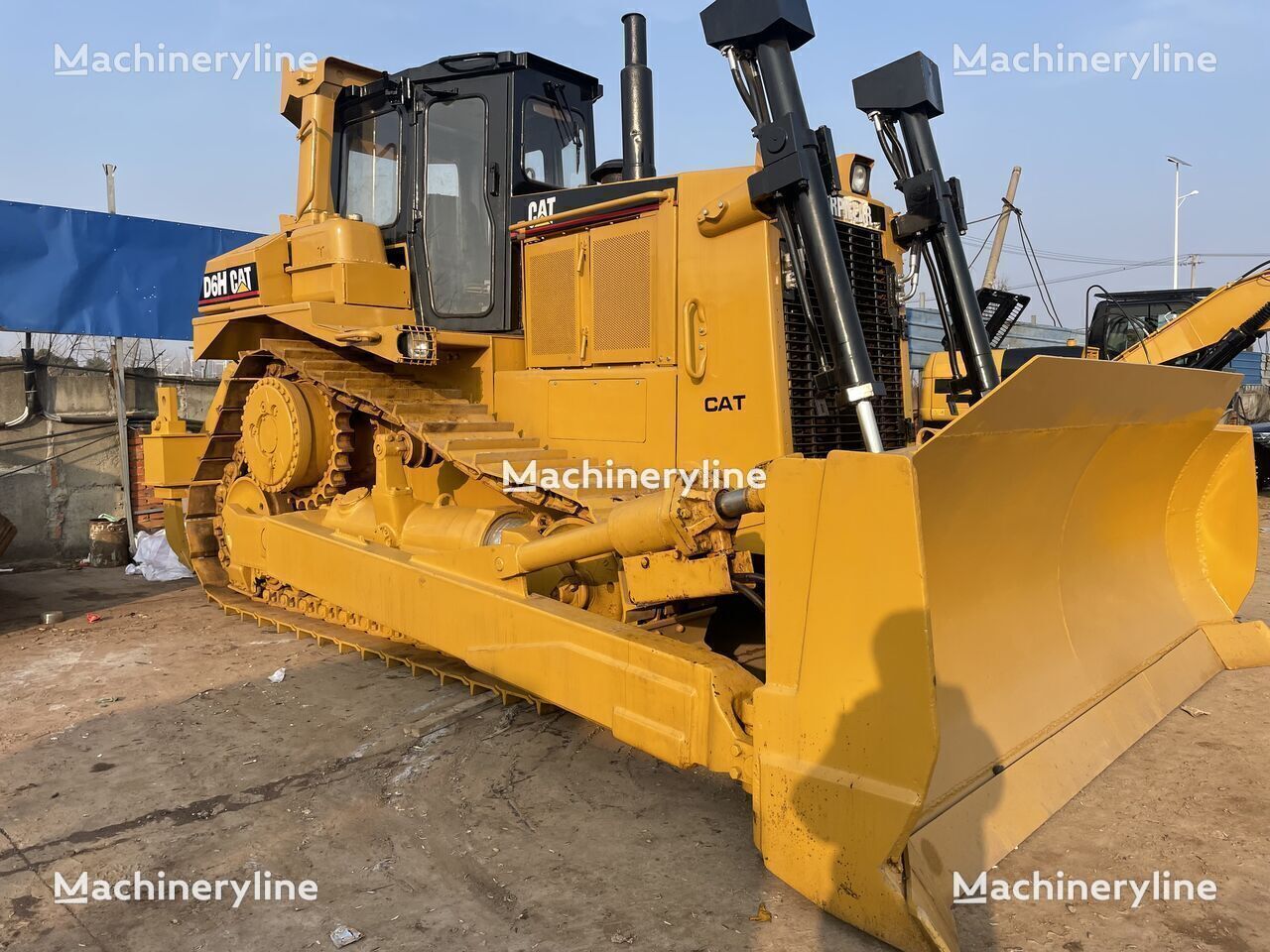 بلدوزر Caterpillar D6H