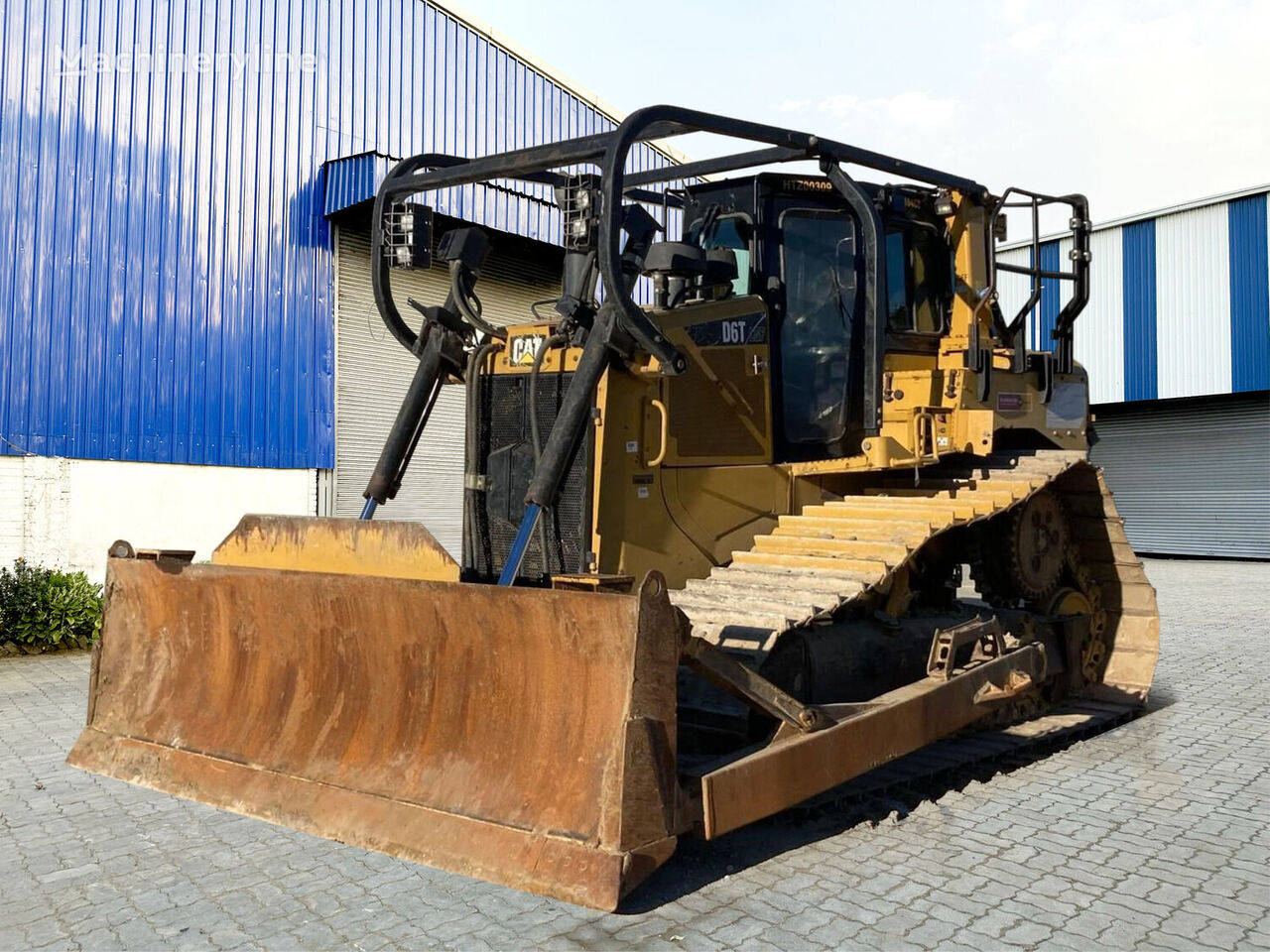 бульдозер Caterpillar D6T