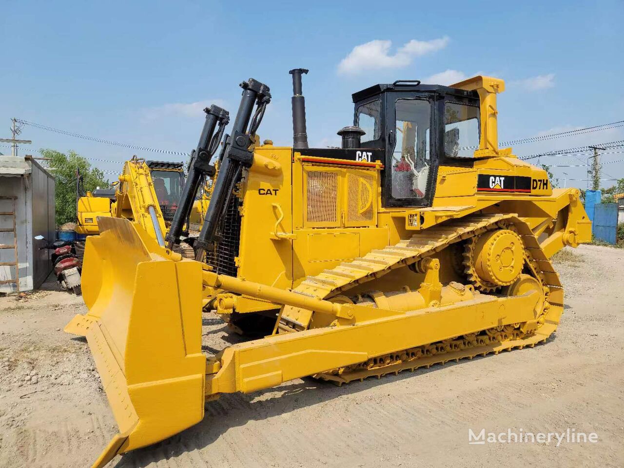 Caterpillar D7H bulldozer