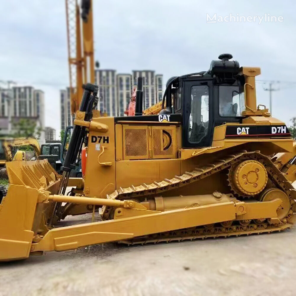 Caterpillar D7H bulldozer