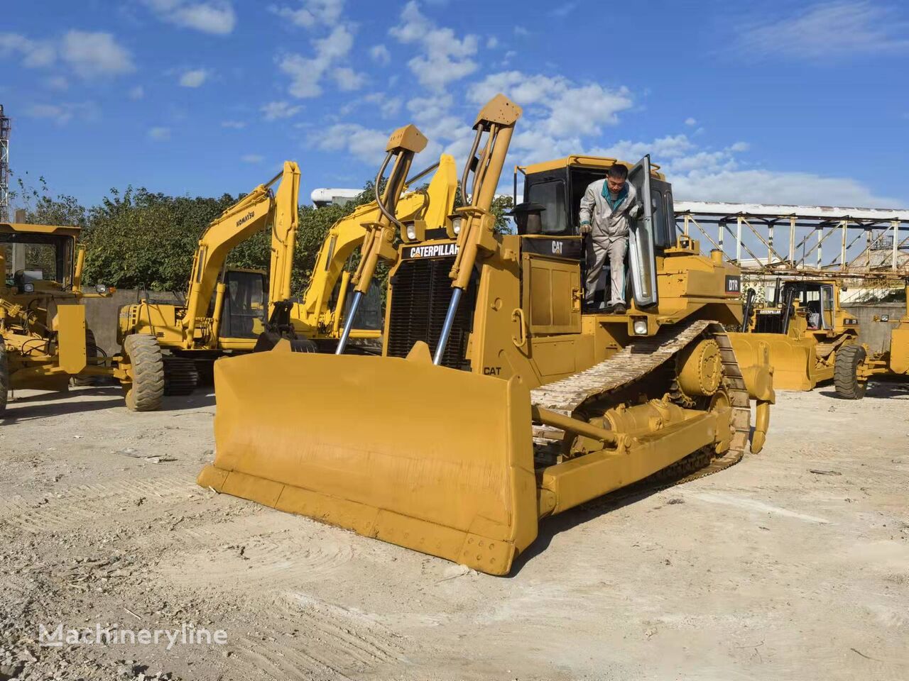 Caterpillar D7R bulldozer