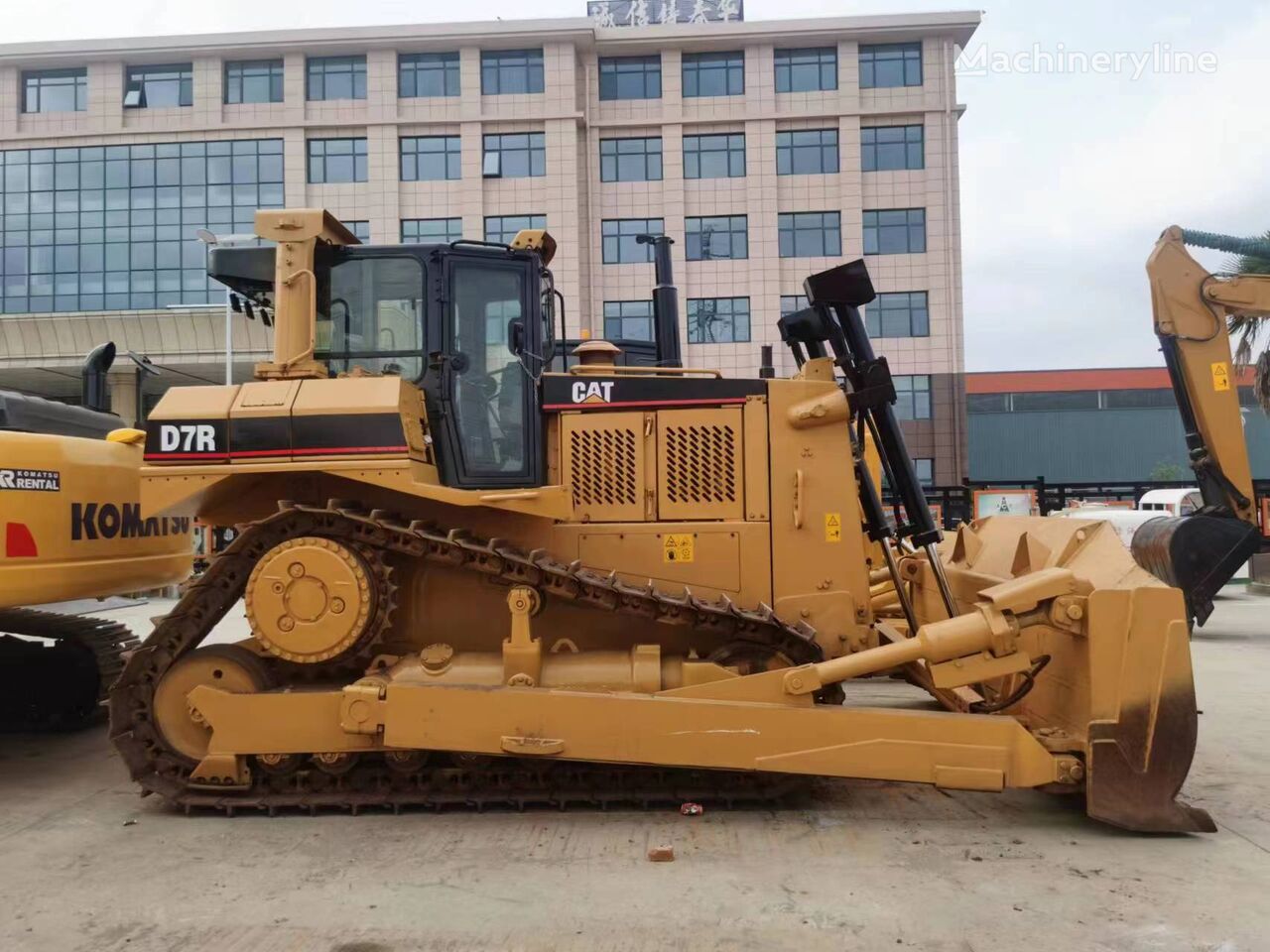 Caterpillar D7R bulldozer