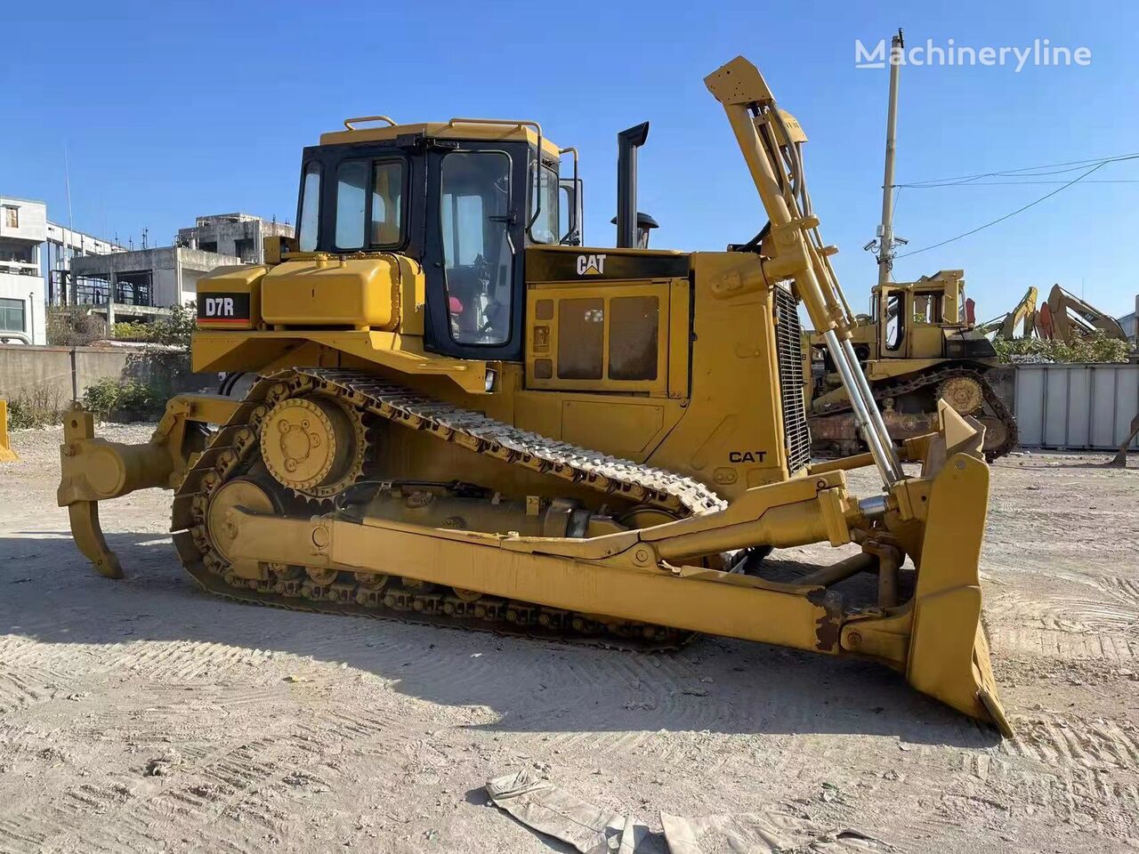 بلدوزر Caterpillar D7R