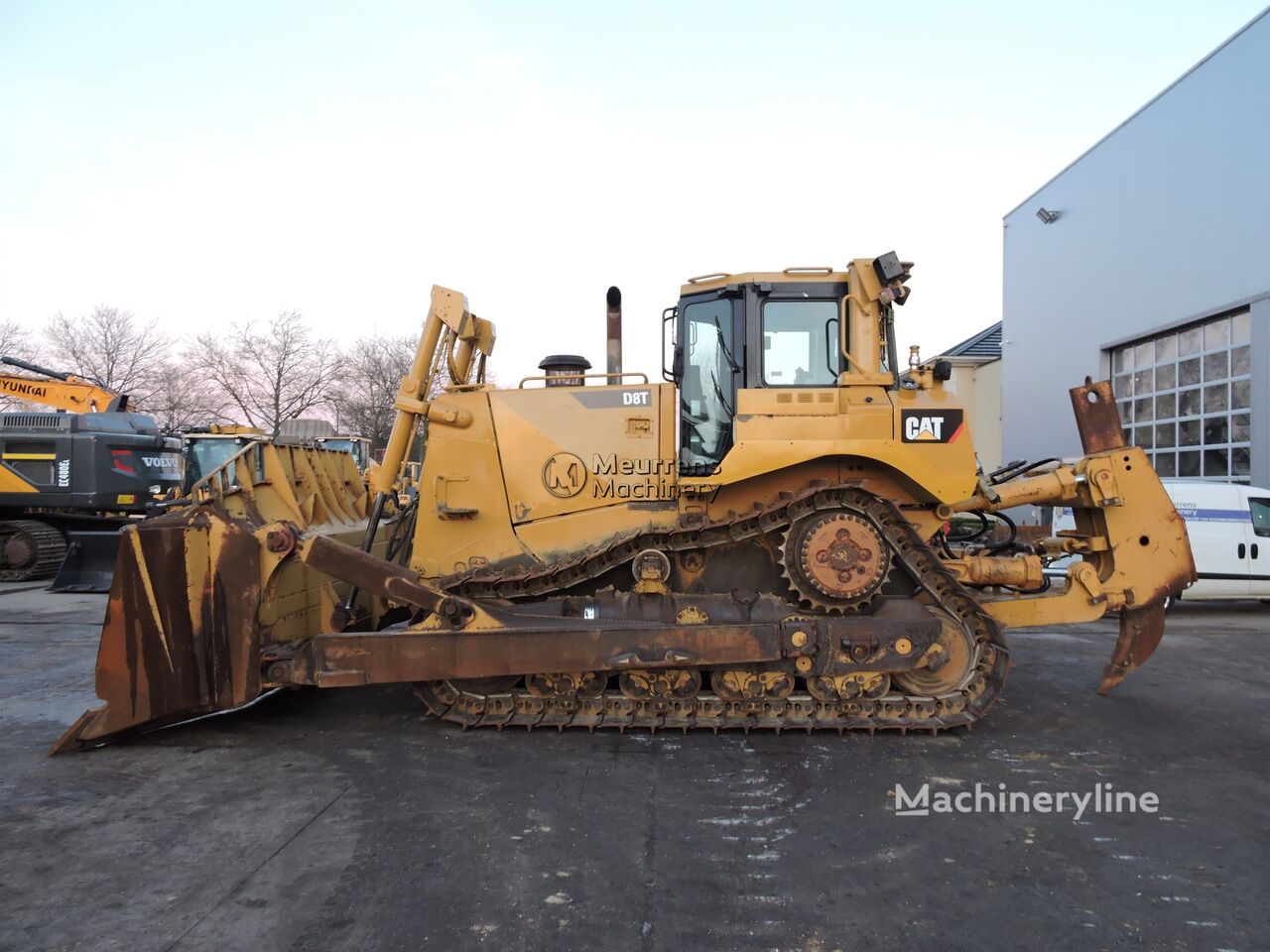 bulldozer Caterpillar D8T