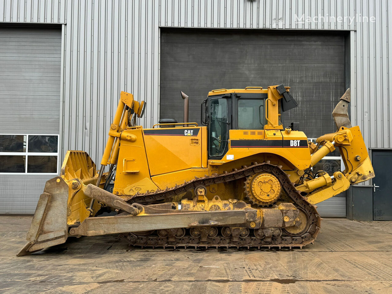 Caterpillar D8T - CE bulldozer