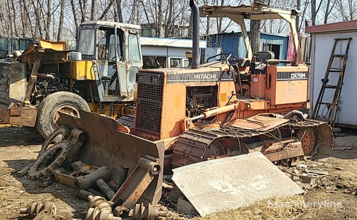 bulldozer Hitachi DX75M