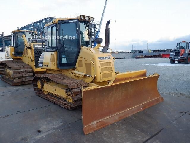 Komatsu D37PX-23 bulldozer