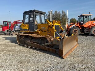 Komatsu D41P-3 buldožer