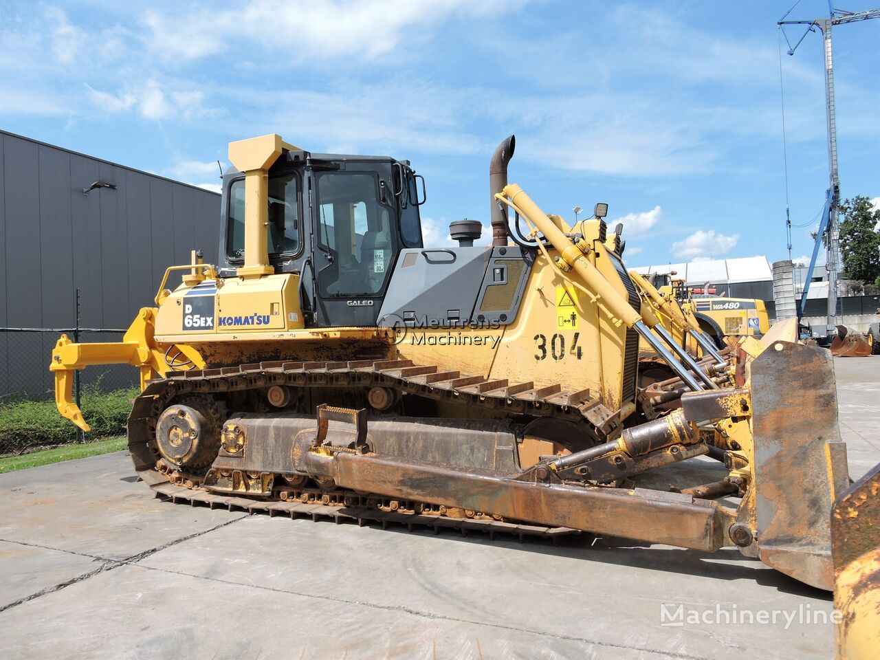 Komatsu D65EX-15 bulldozer