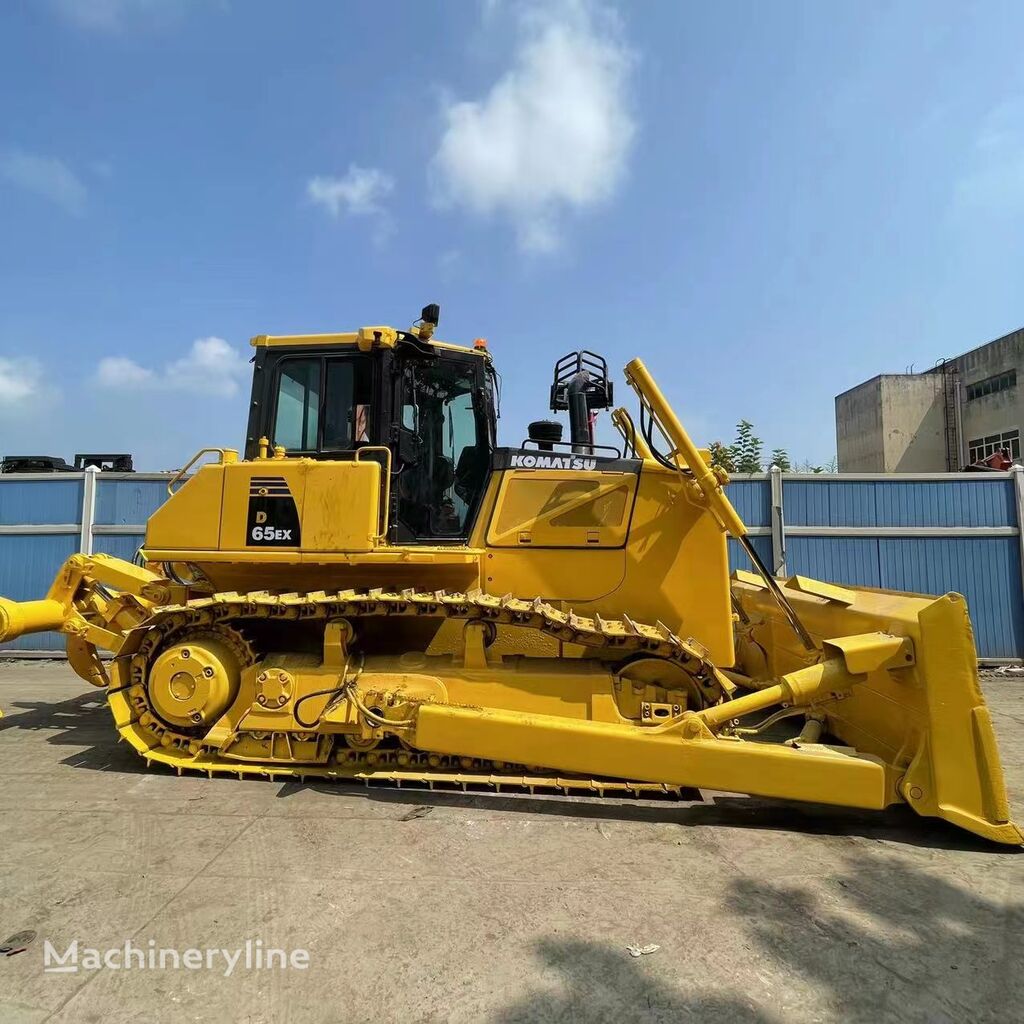 Komatsu D65EX-16 bulldozer