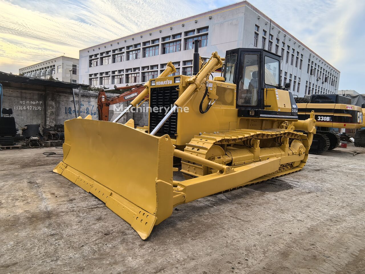 Бульдозер Komatsu D85A-21 - Machineryline