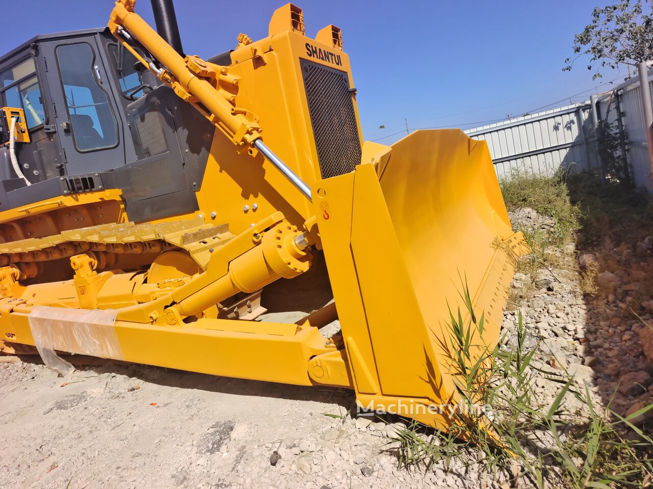 Shantui SD 32 bulldozer - Machineryline