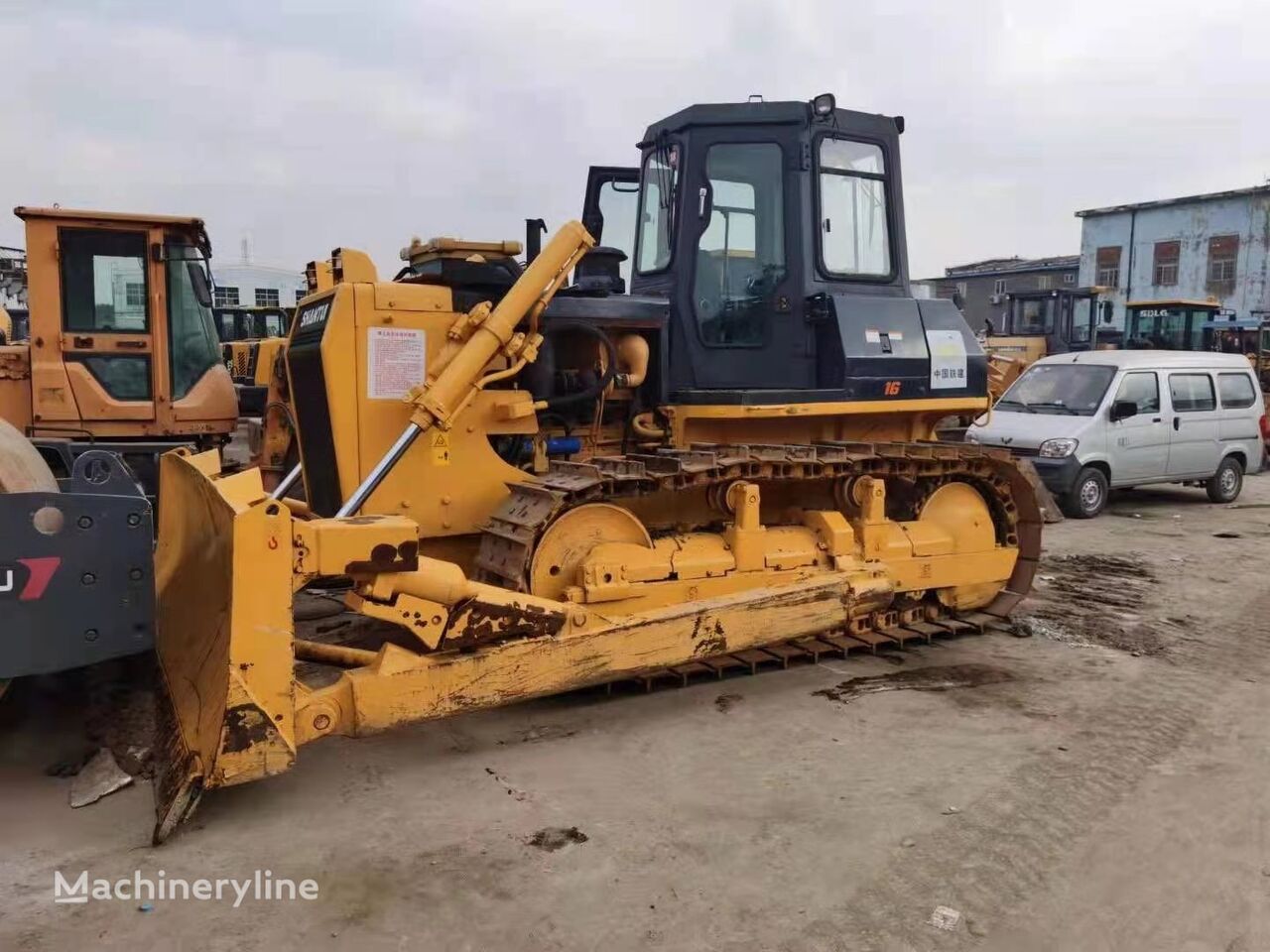 bulldozer Shantui SD16L